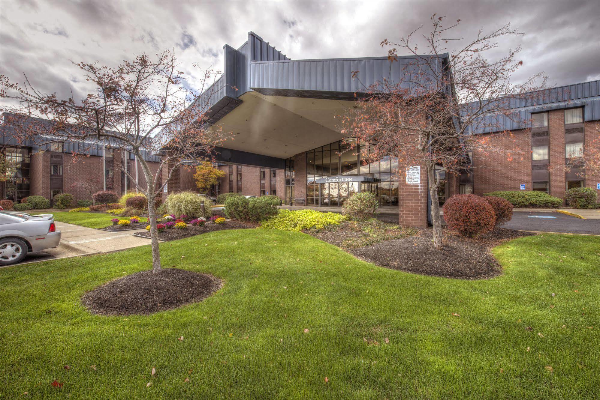 Comfort Inn - Hall Of Fame Canton Exterior foto